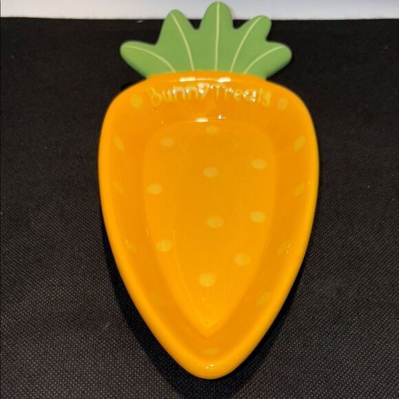 Hallmark Carrot-Shaped Dish in Orange and Green - Picture 1 of 6